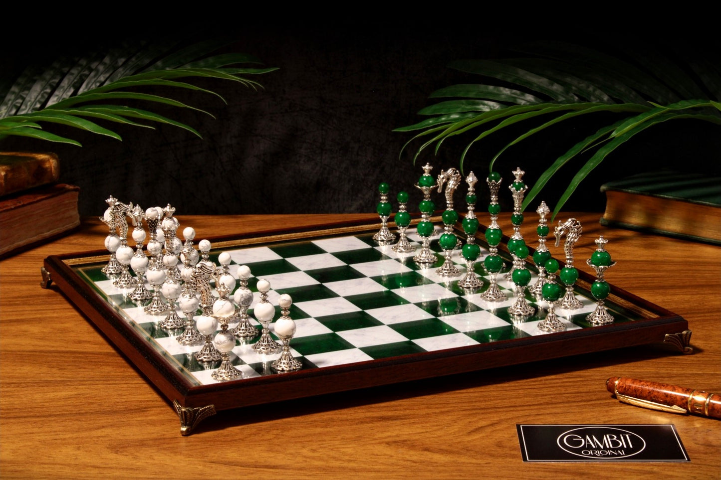 Jeu d'échecs Deluxe haut de gamme en métal et pierres semi-précieuses, échiquier en bois et pieds en métal de 32 cm