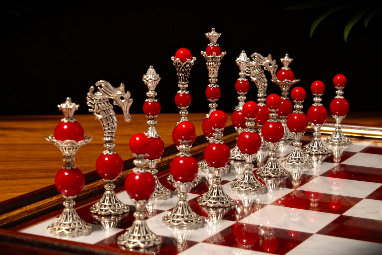 Jeu d'échecs Deluxe haut de gamme en métal et pierres semi-précieuses, échiquier en bois et pieds en métal de 32 cm