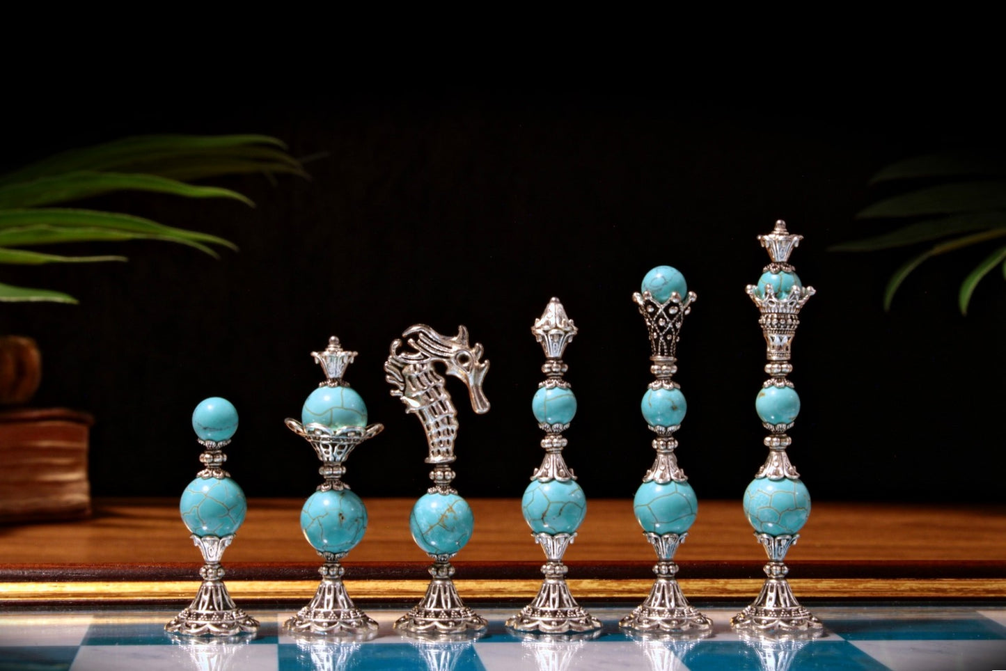 Jeu d'échecs Deluxe haut de gamme en métal et pierres semi-précieuses, échiquier en bois et pieds en métal de 32 cm