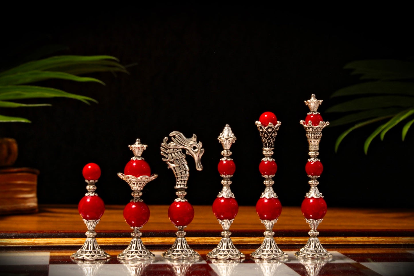 Jeu d'échecs Deluxe haut de gamme en métal et pierres semi-précieuses, échiquier en bois et pieds en métal de 32 cm