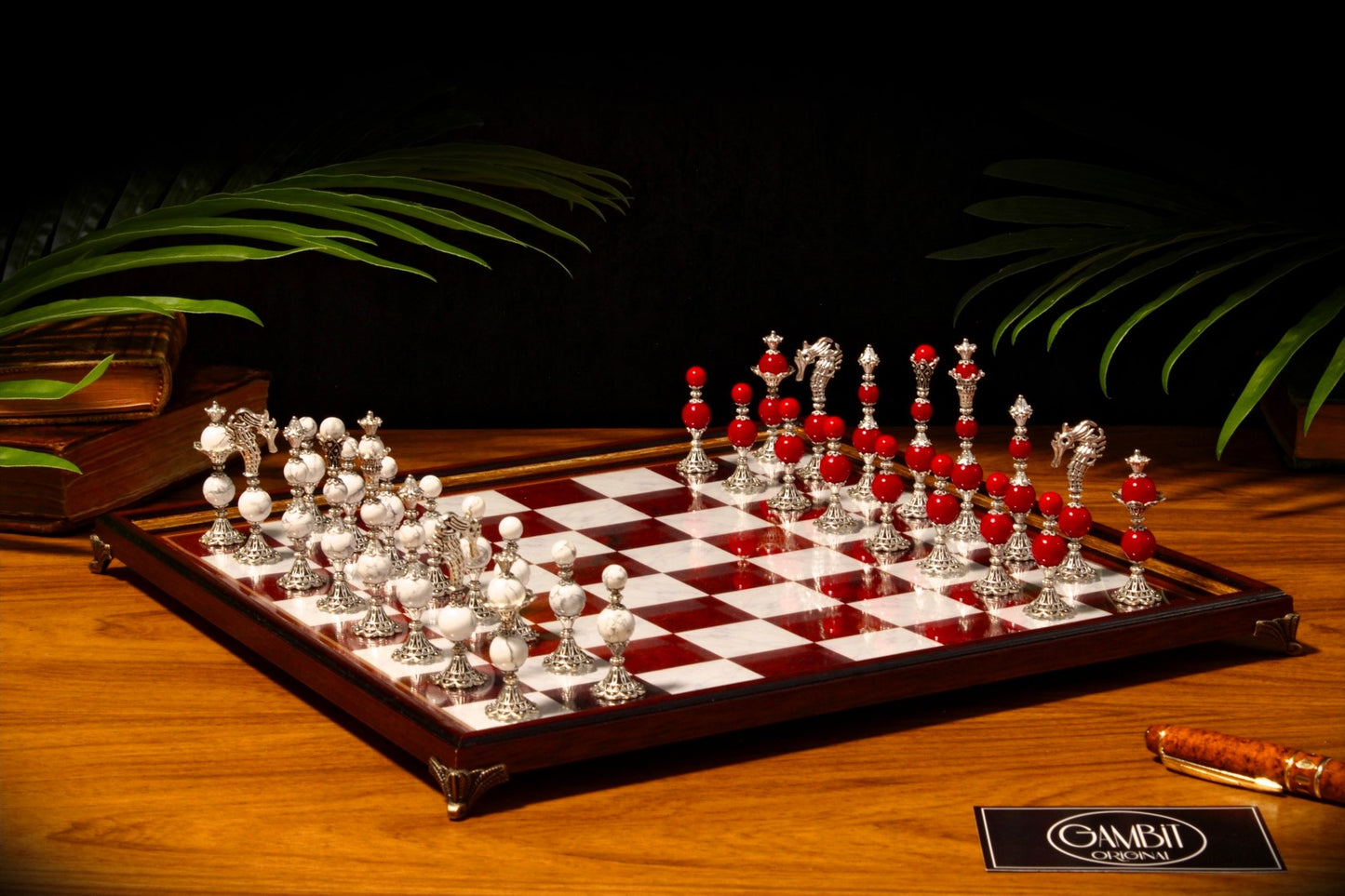Jeu d'échecs Deluxe haut de gamme en métal et pierres semi-précieuses, échiquier en bois et pieds en métal de 32 cm