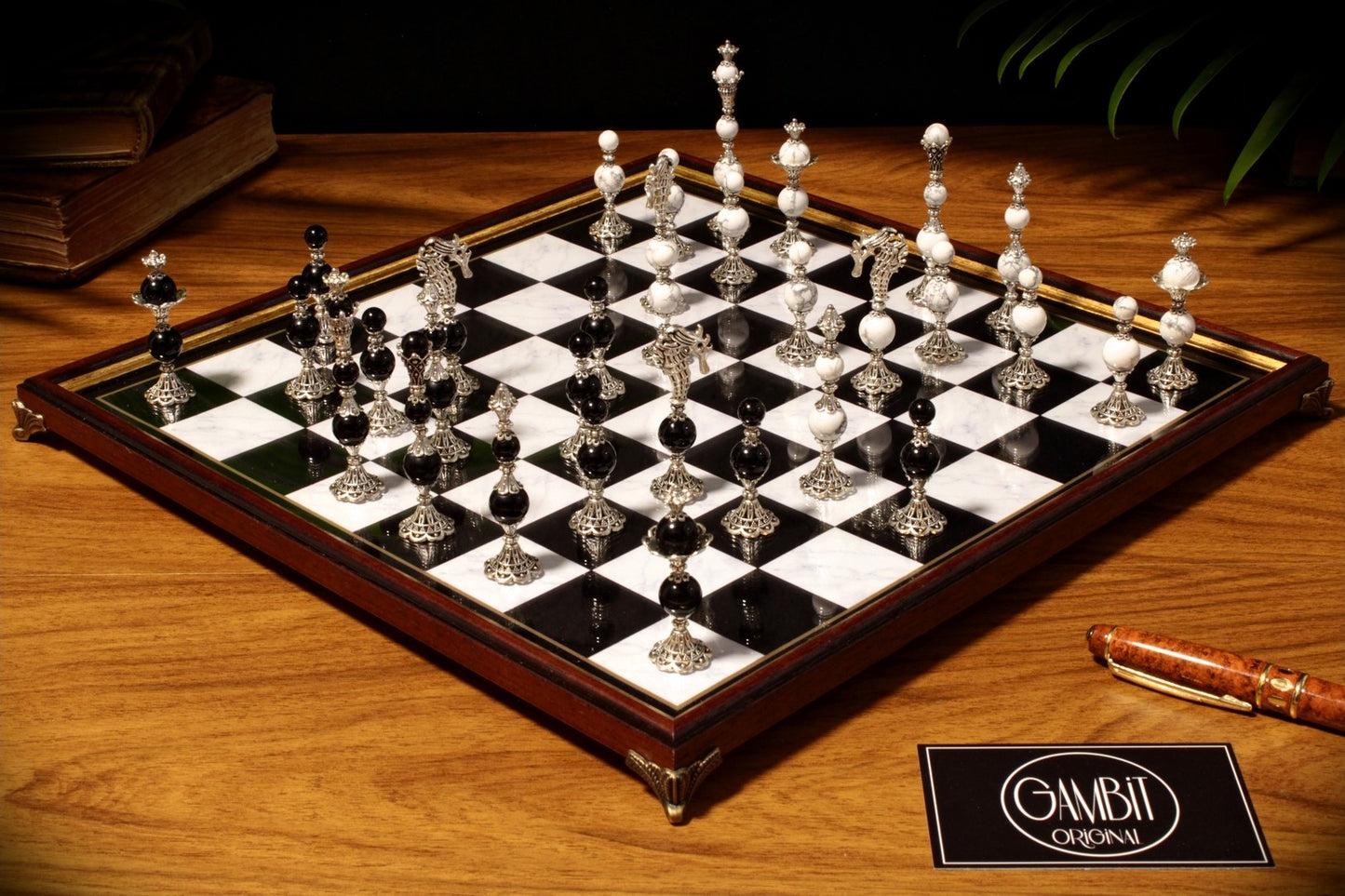 Jeu d'échecs Deluxe haut de gamme en métal et pierres semi-précieuses, échiquier en bois et pieds en métal de 32 cm
