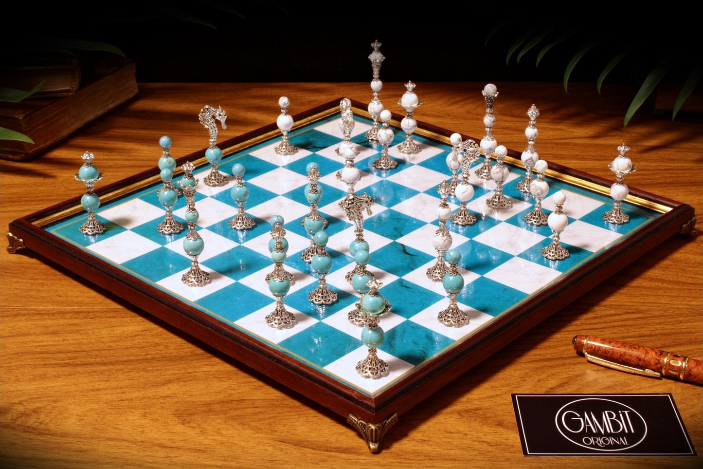 Jeu d'échecs Deluxe haut de gamme en métal et pierres semi-précieuses, échiquier en bois et pieds en métal de 32 cm