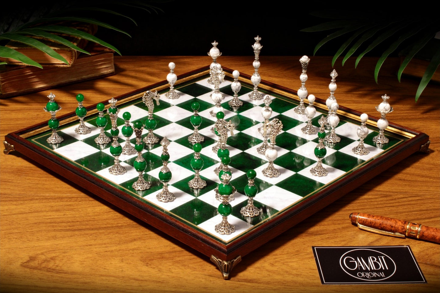 Jeu d'échecs Deluxe haut de gamme en métal et pierres semi-précieuses, échiquier en bois et pieds en métal de 32 cm