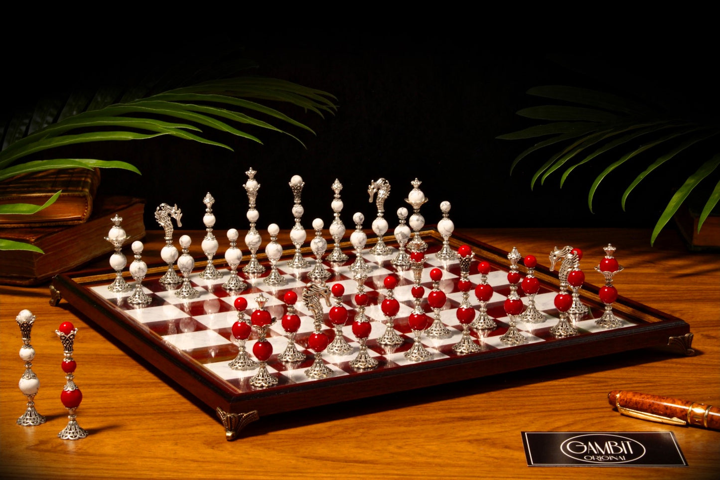 Jeu d'échecs Deluxe haut de gamme en métal et pierres semi-précieuses, échiquier en bois et pieds en métal de 32 cm