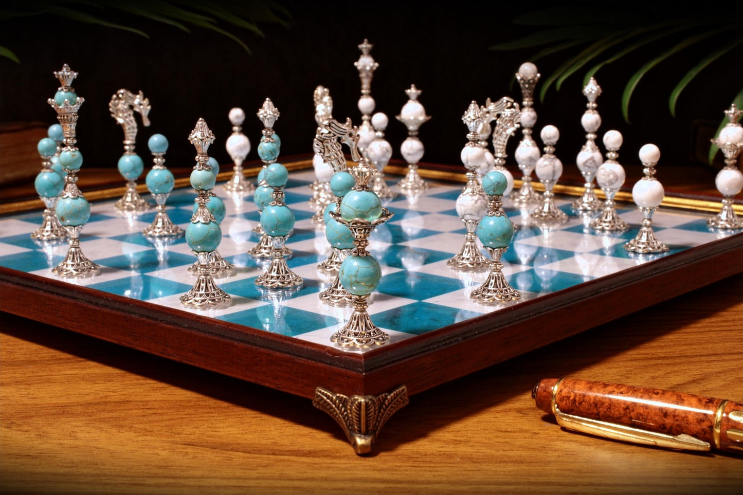 Jeu d'échecs Deluxe haut de gamme en métal et pierres semi-précieuses, échiquier en bois et pieds en métal de 32 cm