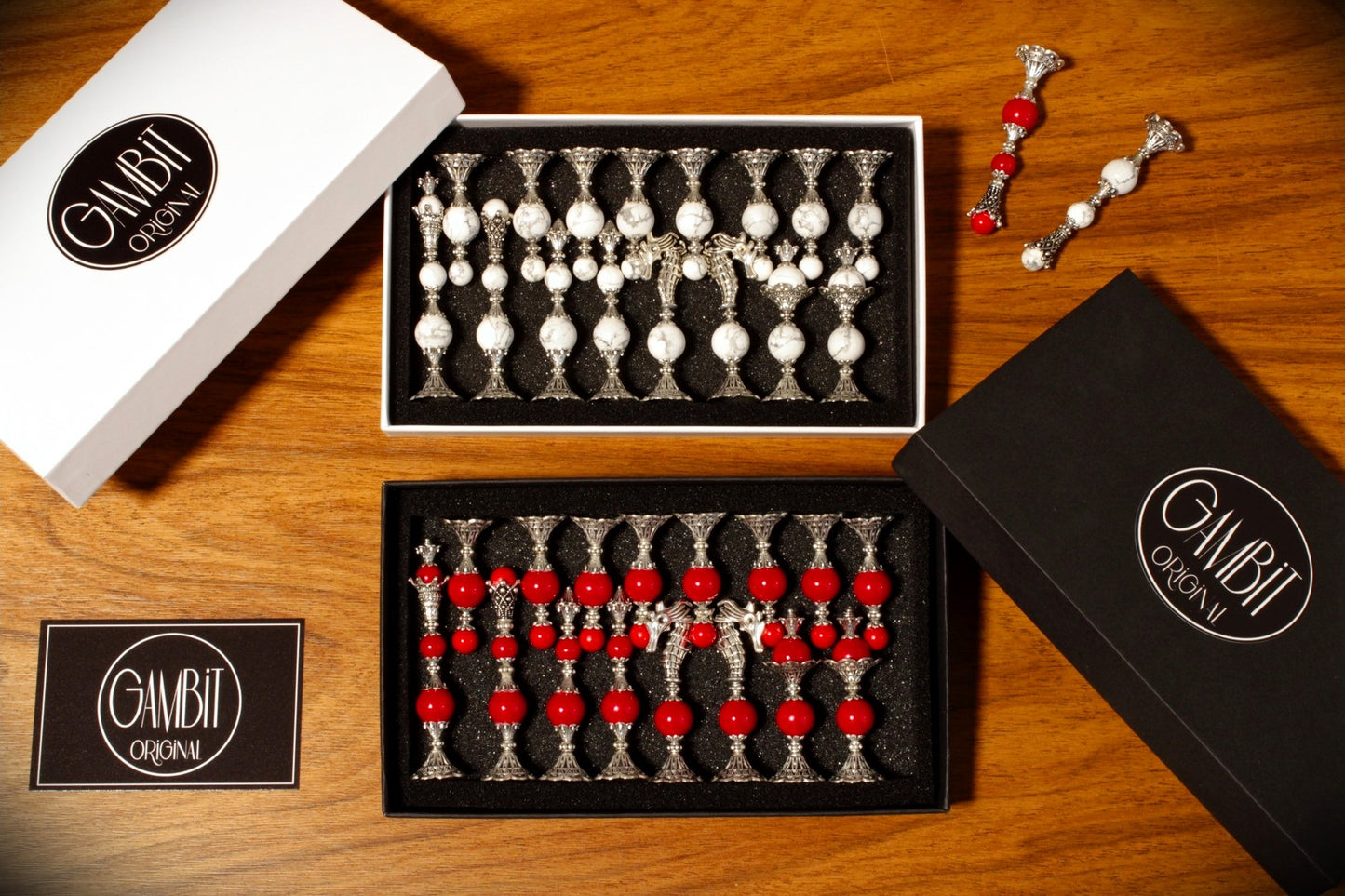Jeu d'échecs Deluxe haut de gamme en métal et pierres semi-précieuses, échiquier en bois et pieds en métal de 32 cm