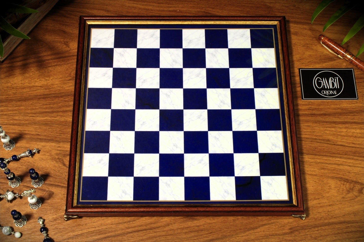 Echiquier Deluxe haut de gamme 32 cm, cadre en bois, de style pierre marbrée pour jeu d'échecs, pieds en métal