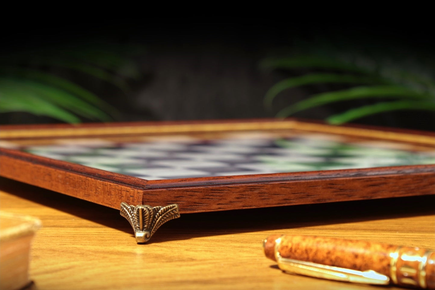 Echiquier Deluxe haut de gamme 32 cm, cadre en bois, de style pierre marbrée pour jeu d'échecs, pieds en métal