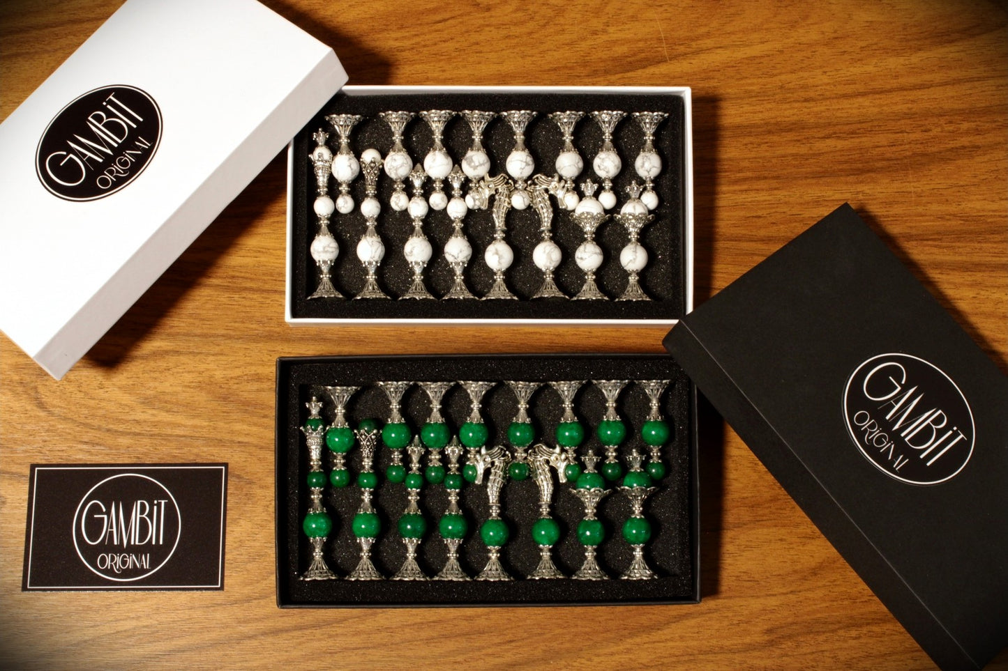 Jeu d'échecs Deluxe haut de gamme en métal et pierres semi-précieuses, échiquier en bois et pieds en métal de 32 cm