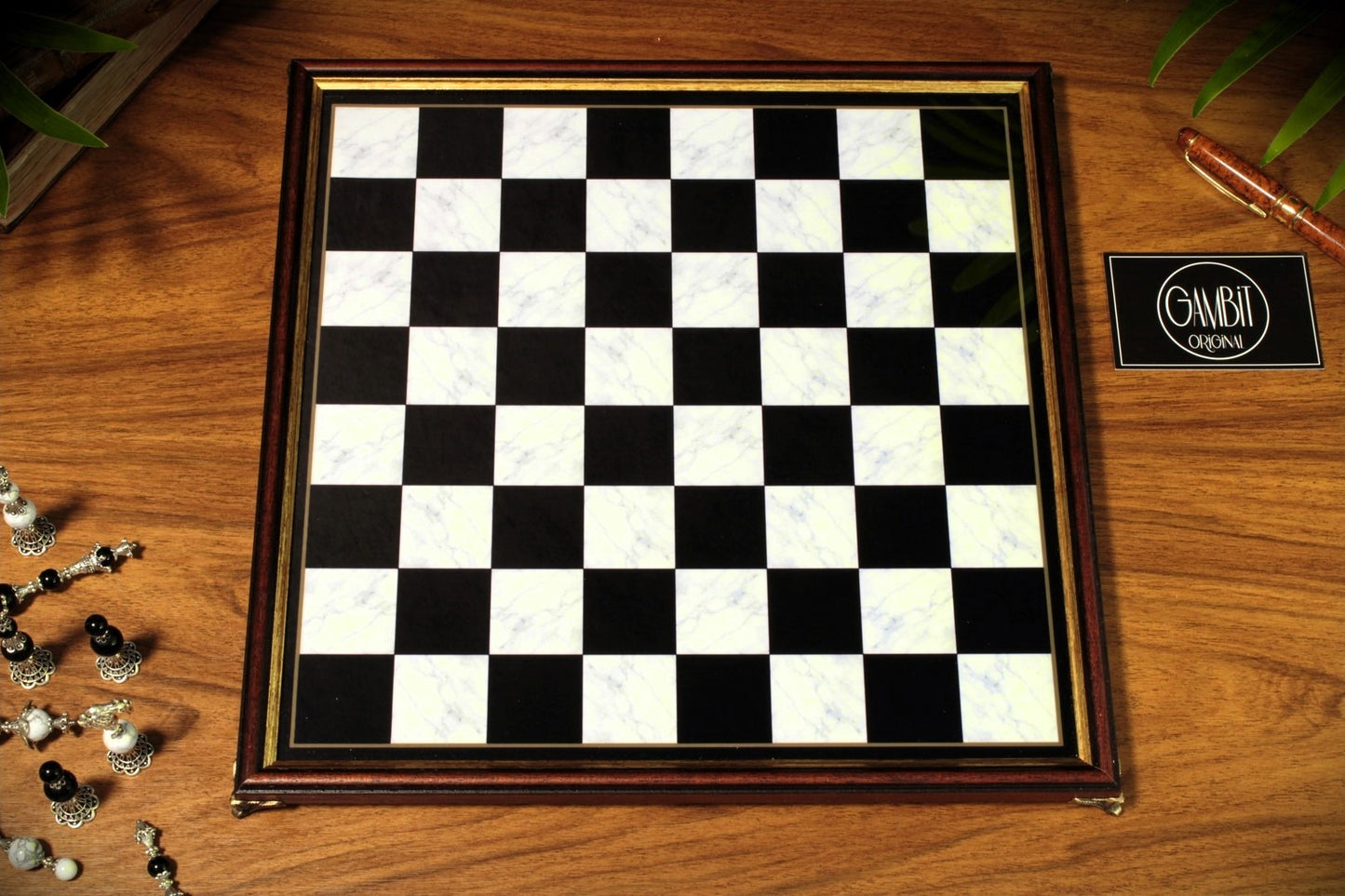 Echiquier Deluxe haut de gamme 32 cm, cadre en bois, de style pierre marbrée pour jeu d'échecs, pieds en métal