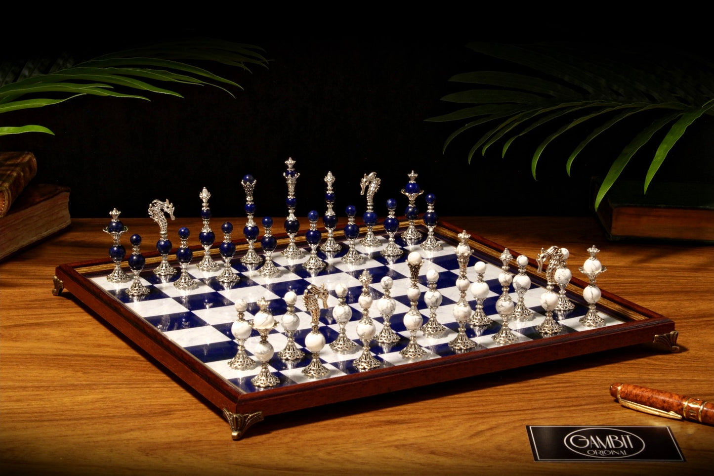Jeu d'échecs Deluxe haut de gamme en métal et pierres semi-précieuses, échiquier en bois et pieds en métal de 32 cm