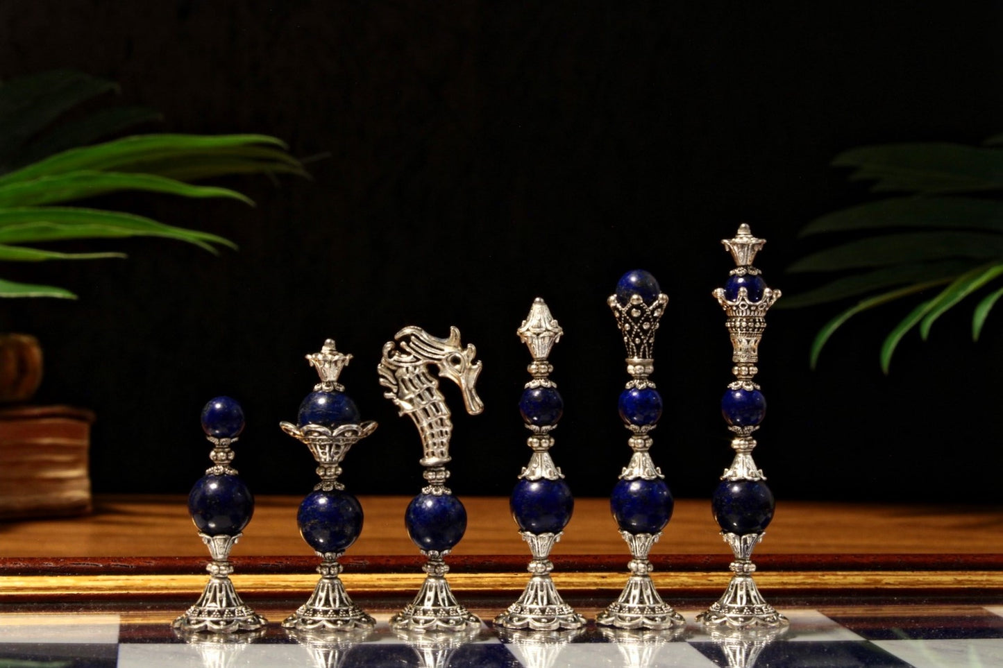 Jeu d'échecs Deluxe haut de gamme en métal et pierres semi-précieuses, échiquier en bois et pieds en métal de 32 cm