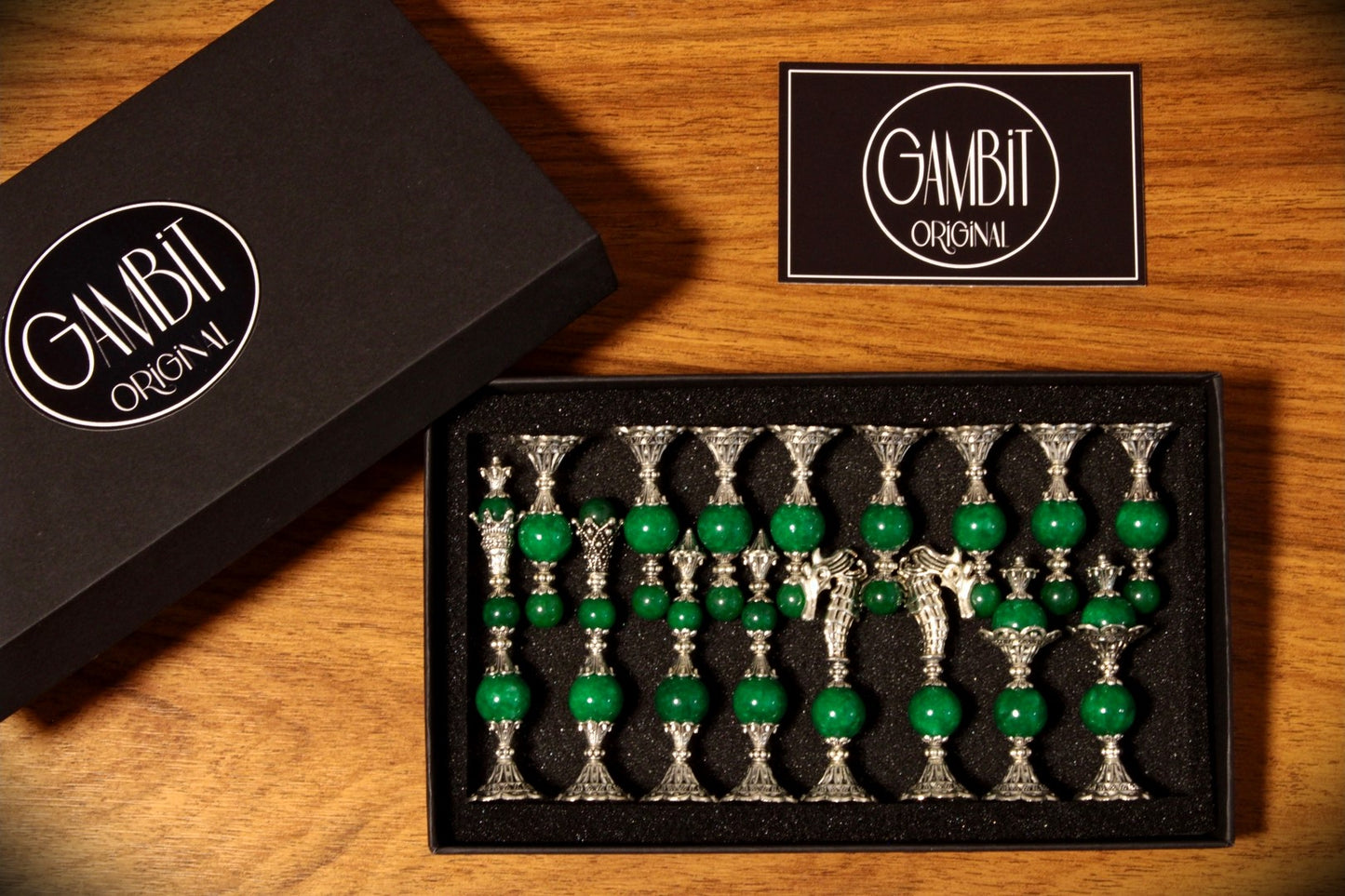 Jeu d'échecs Deluxe haut de gamme en métal et pierres semi-précieuses, échiquier en bois et pieds en métal de 32 cm