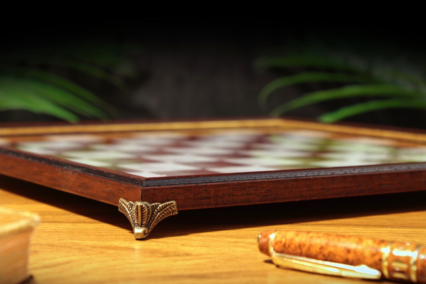 Echiquier Deluxe haut de gamme 32 cm, cadre en bois, de style pierre marbrée pour jeu d'échecs, pieds en métal