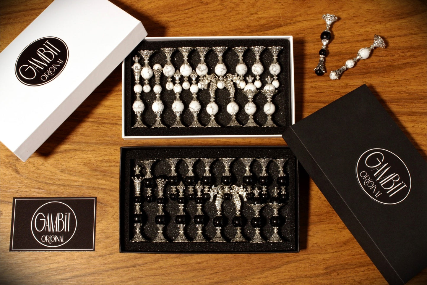 Jeu d'échecs Deluxe haut de gamme en métal et pierres semi-précieuses, échiquier en bois et pieds en métal de 32 cm