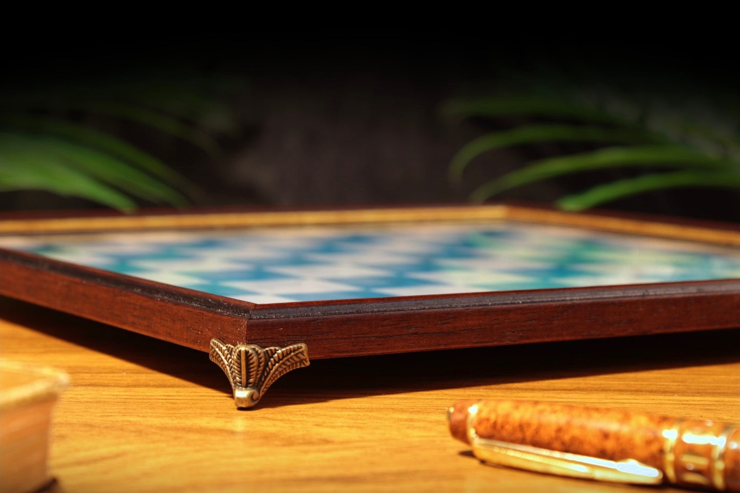 Echiquier Deluxe haut de gamme 32 cm, cadre en bois, de style pierre marbrée pour jeu d'échecs, pieds en métal