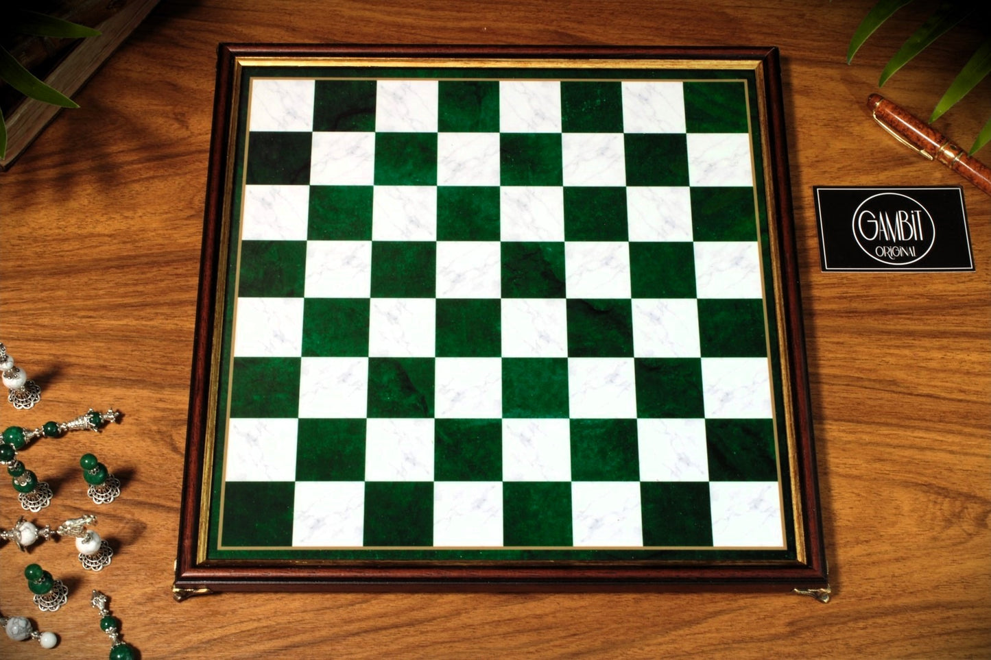 Echiquier Deluxe haut de gamme 32 cm, cadre en bois, de style pierre marbrée pour jeu d'échecs, pieds en métal
