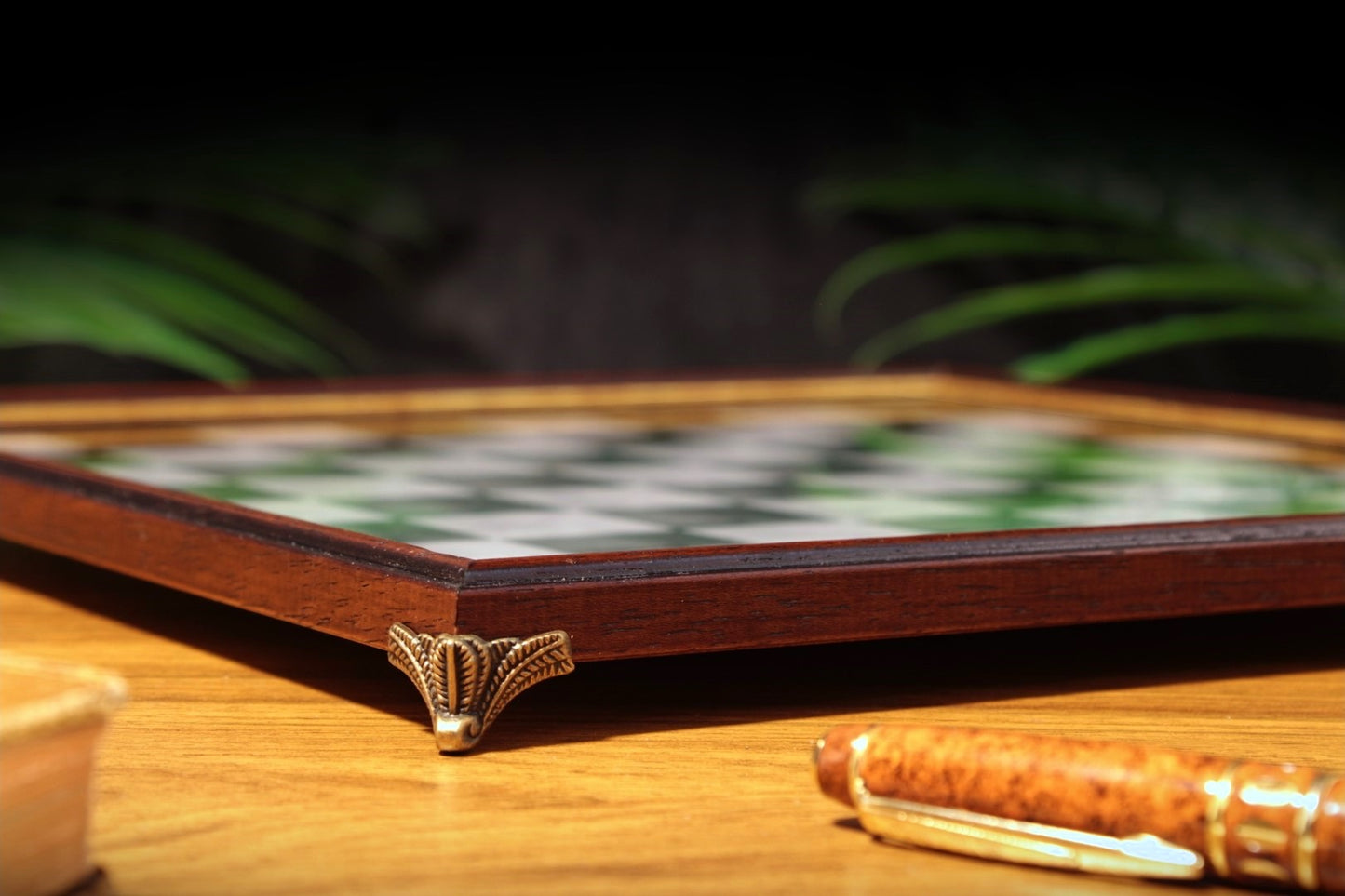 Echiquier Deluxe haut de gamme 32 cm, cadre en bois, de style pierre marbrée pour jeu d'échecs, pieds en métal